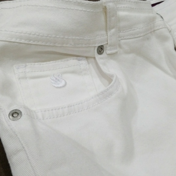 Gloria Vanderbilt - Picture 5 of 8